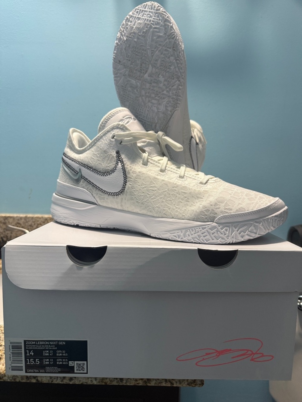 Nike LeBron NXXT Gen white Low-Top Basketball Shoes with Silver Swoosh black new